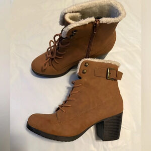 Me Too Boots With Faux Fur Inside Size 9.5